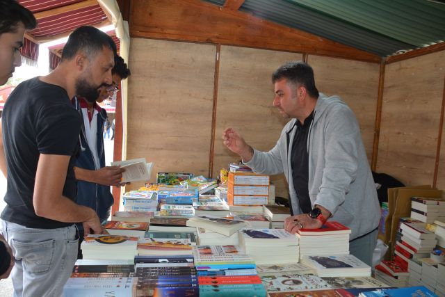 “Bir kentin kitapçısı, o kentin eczacısı gibidir”