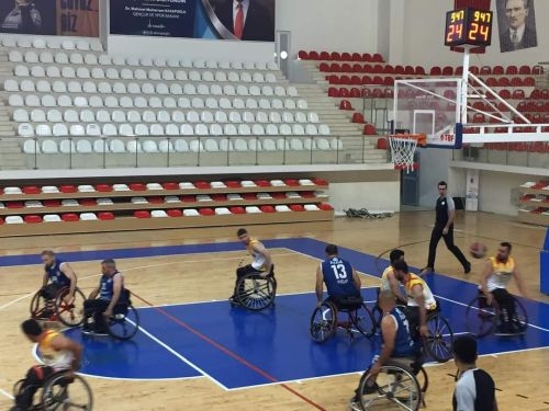 Engelli basketbolculardan önemli galibiyet