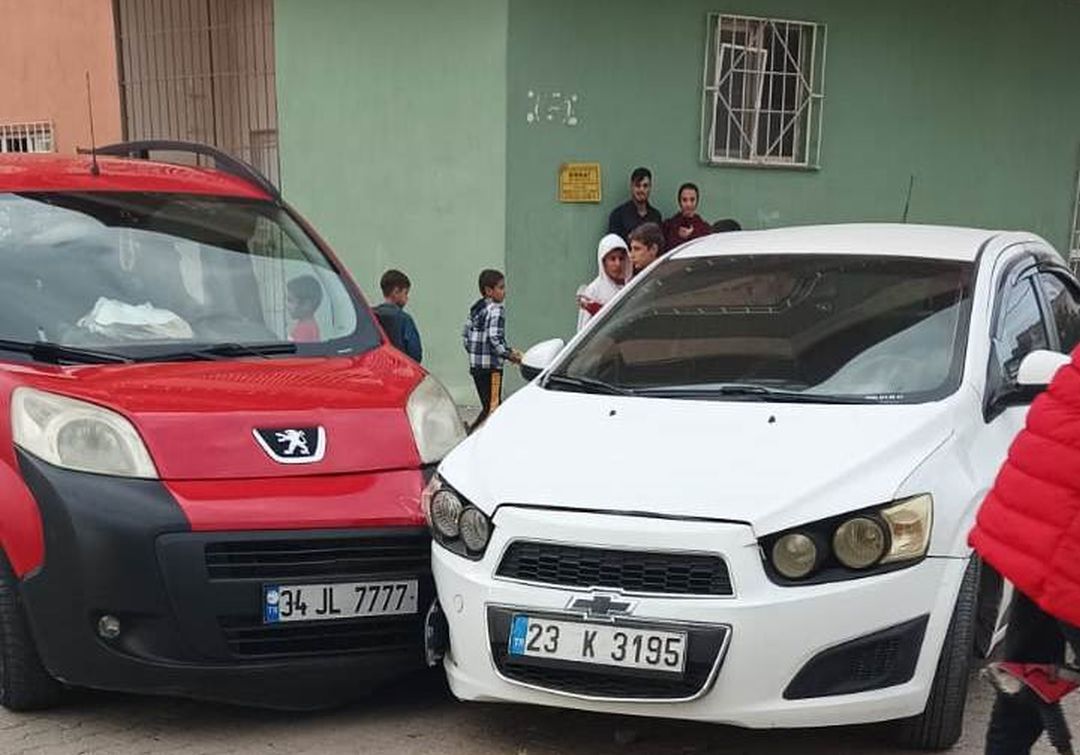 BAYINDIR’DA MADDİ HASARLI KAZA