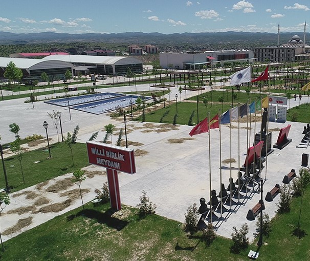 Her öğrenci bir fidan dikecek