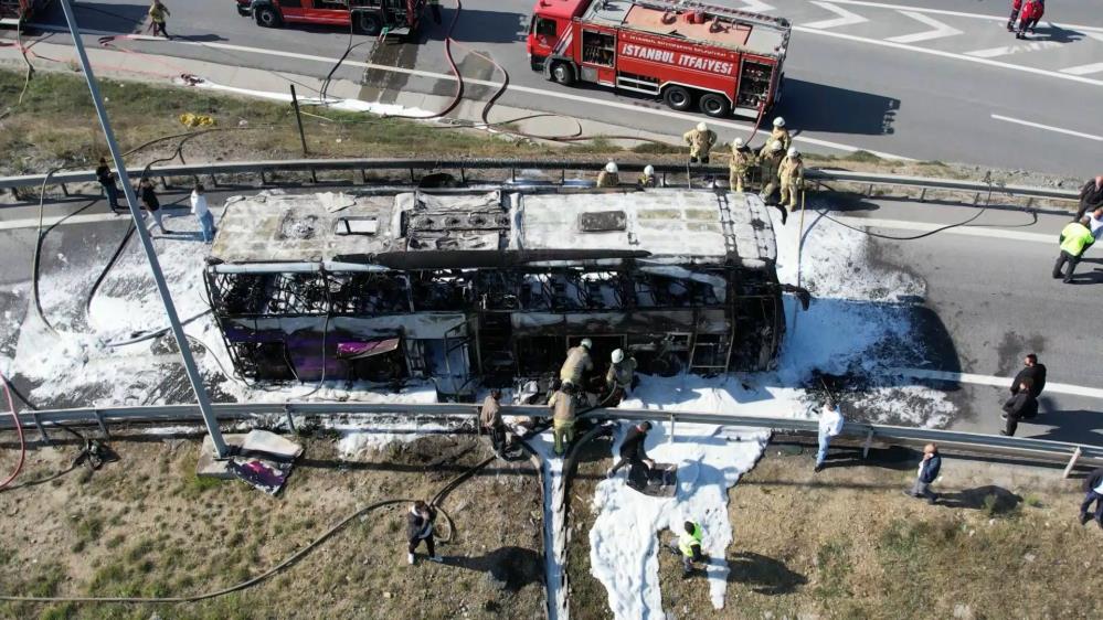 Yolcu otobüsü alev topuna döndü