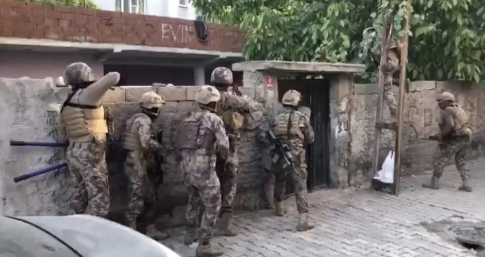 2 Kişi gözaltına alındı