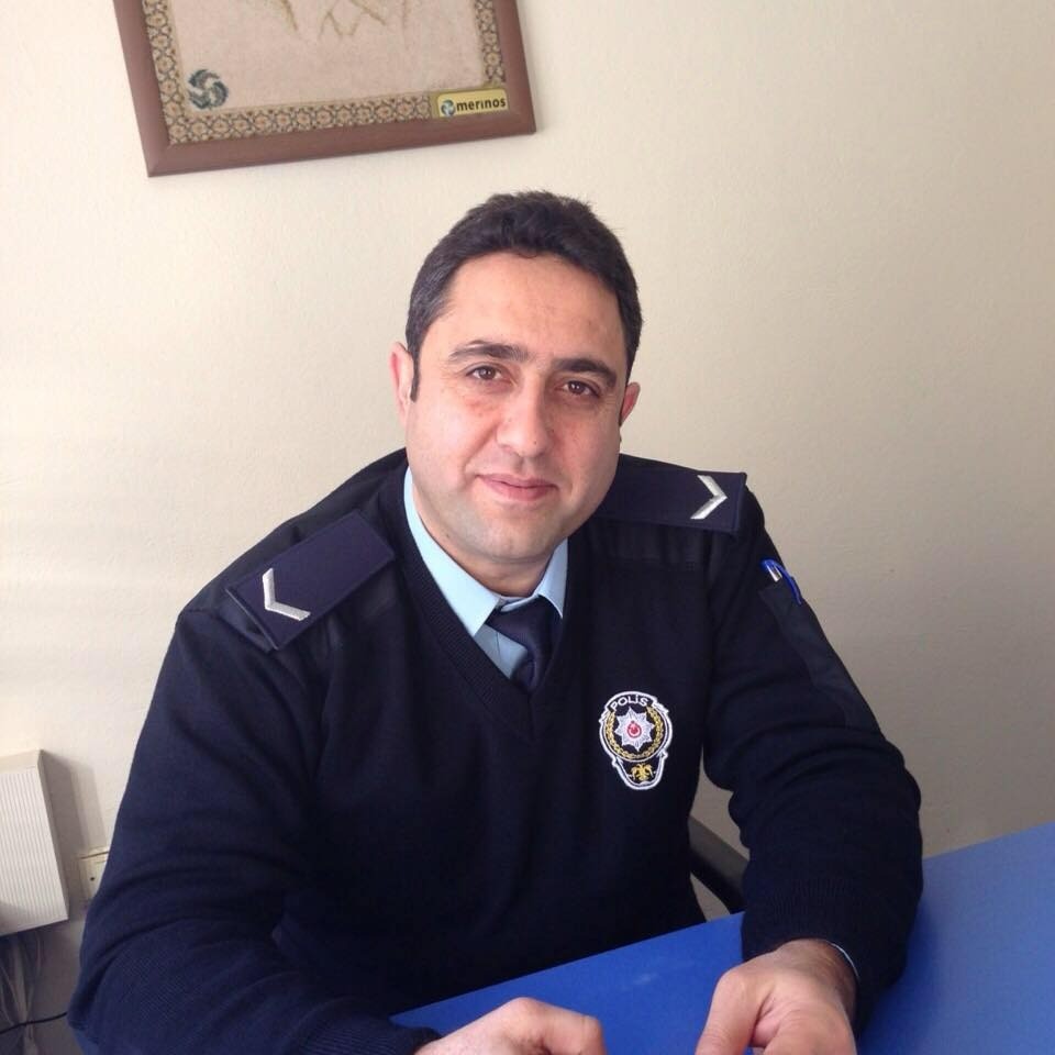 Minibüsüyle komiserin üzerinden geçti