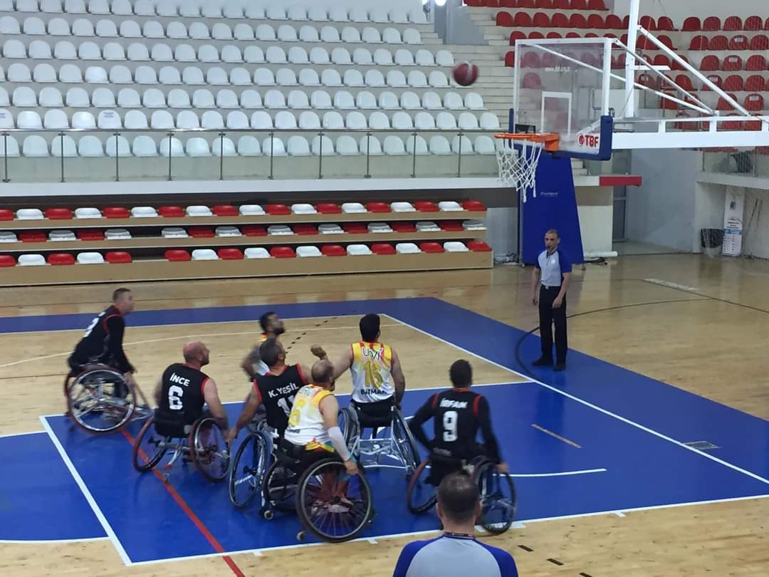 Basketbolcular evinde kayıp!