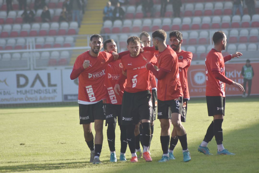 Petrol evinde ‘ASLAN’