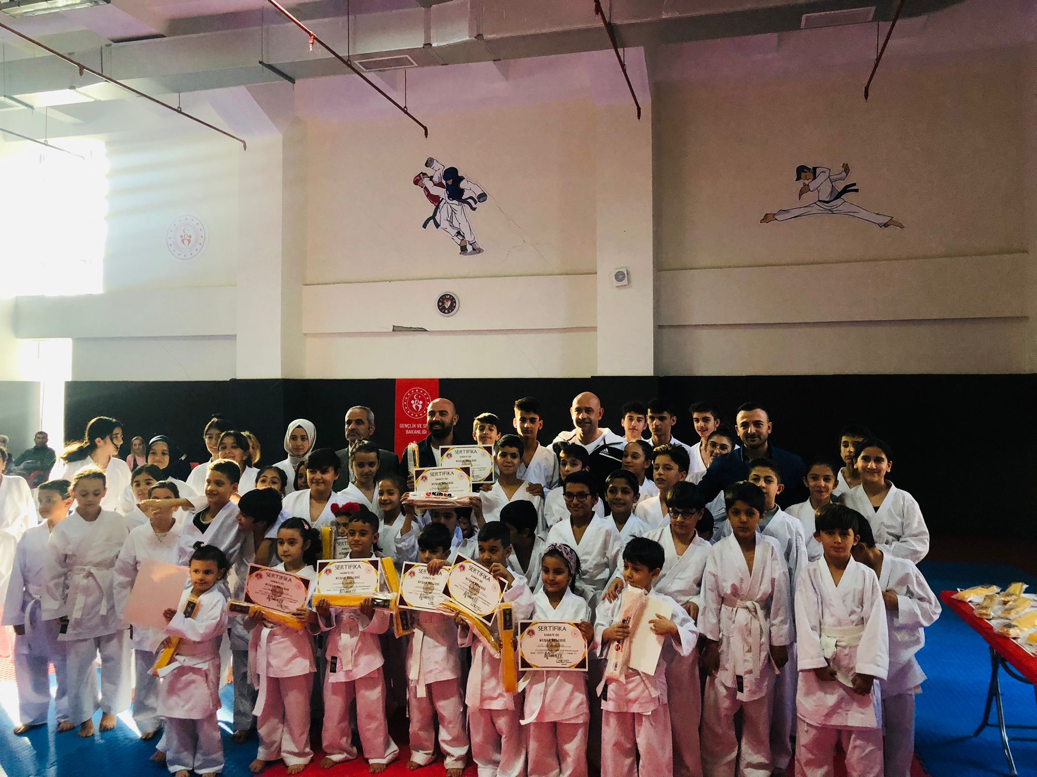 Karateciler sarı kuşak aldı