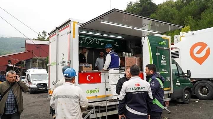 ONLARIN ACILARINA RESİMLE ORTAK OLDU