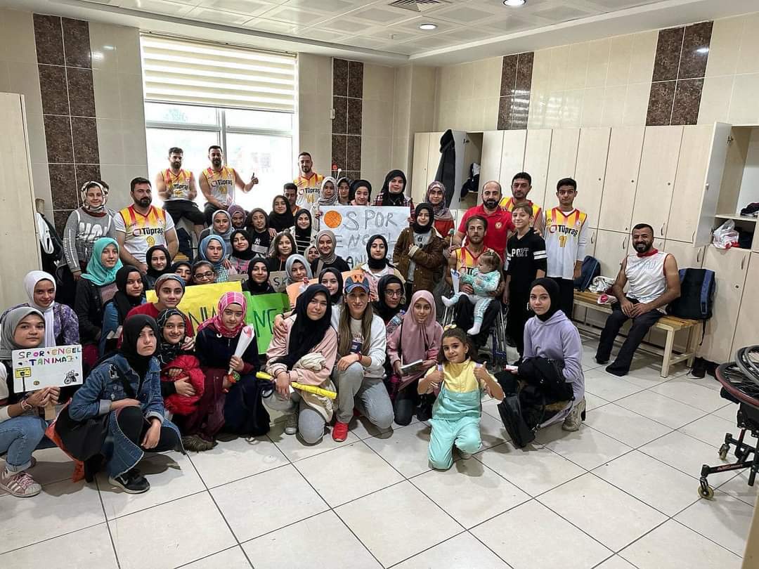 Öğrencilerden basketbolculara destek