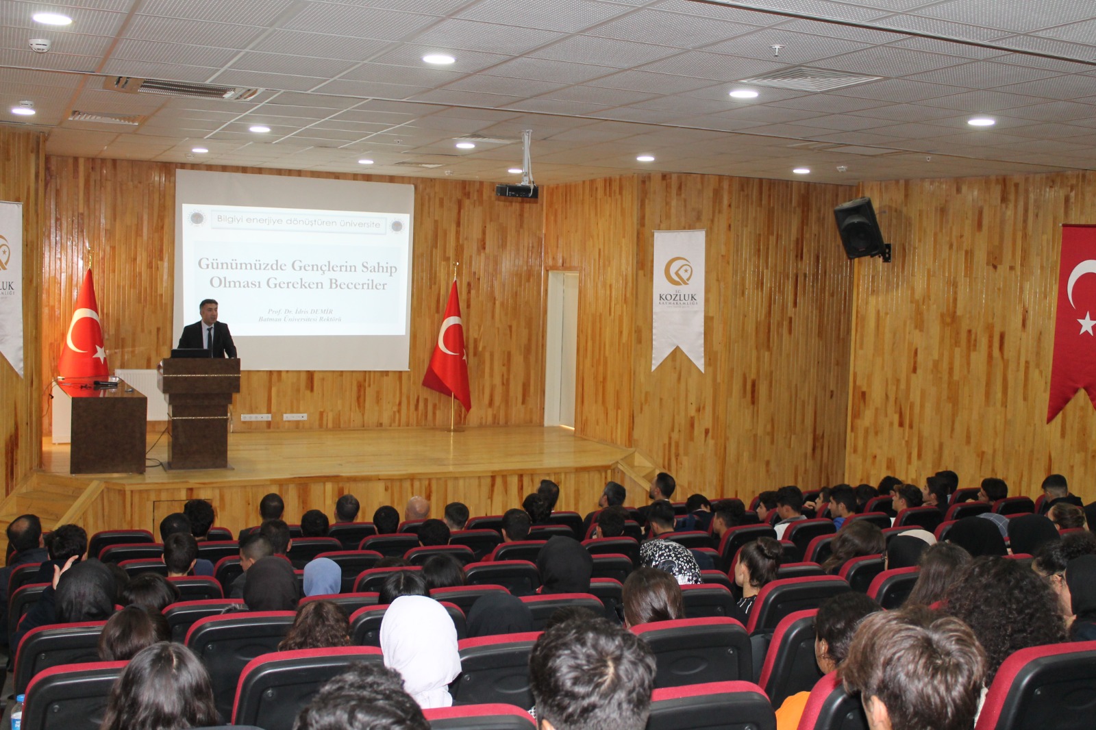 Rektör Demir, Kozluk’ta lise öğrencileriyle buluştu