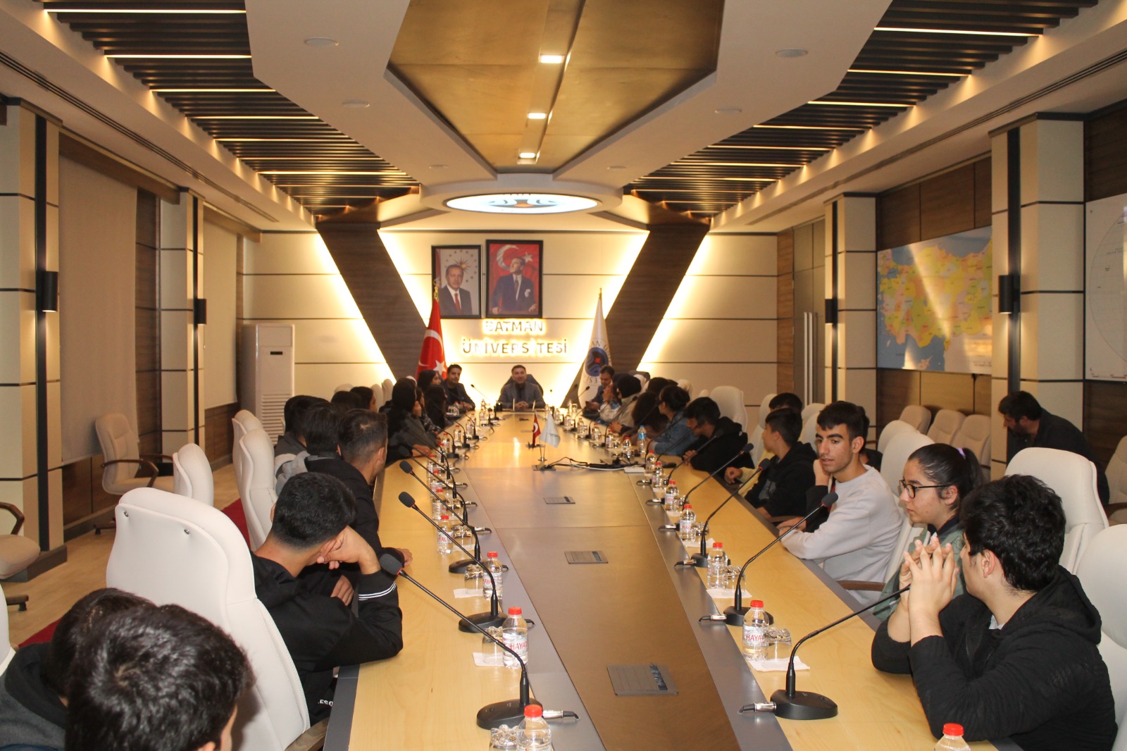 Rektör, lise öğrencileriyle bir araya geldi