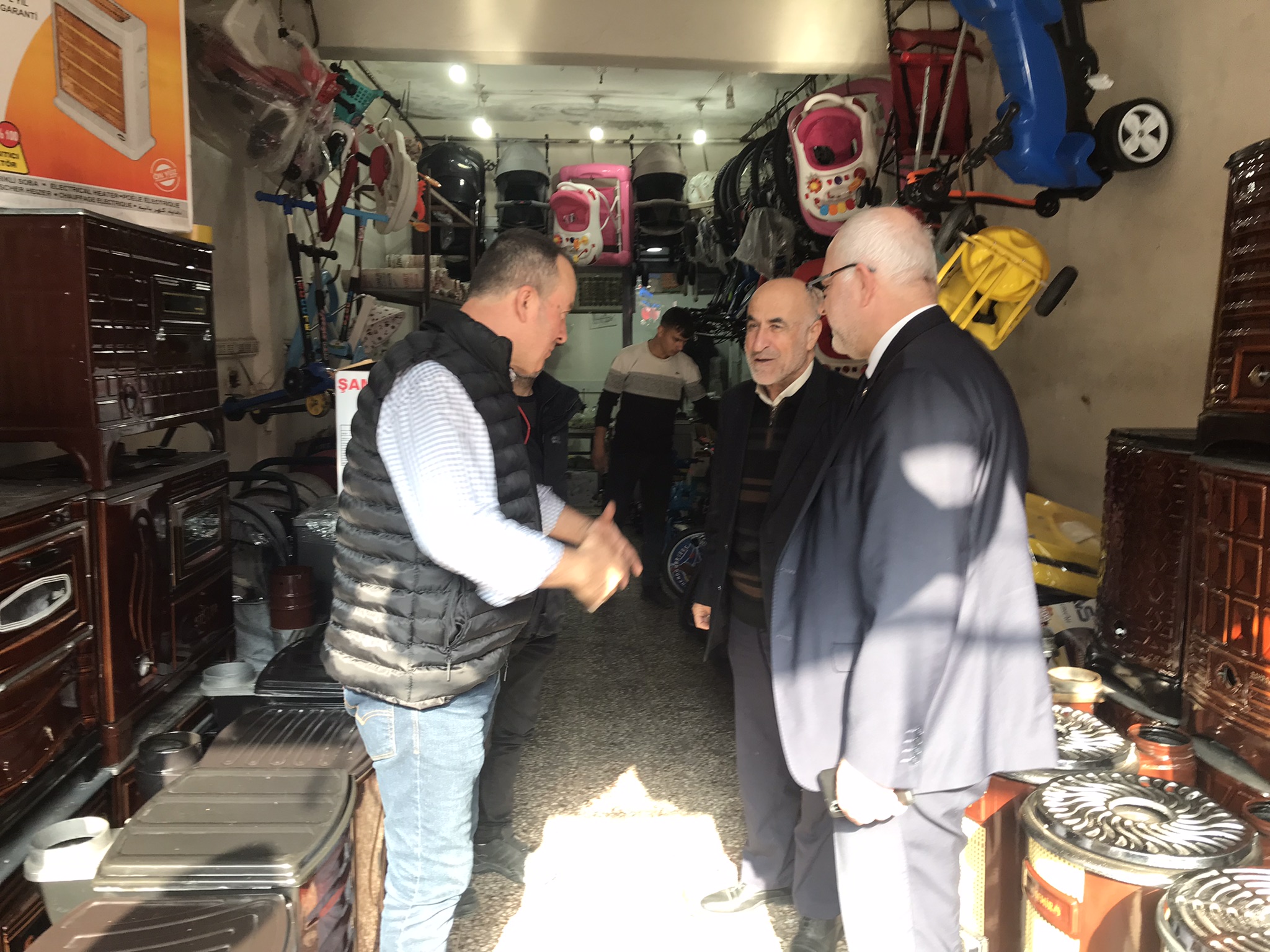 Saadet Partililer esnafla buluştu