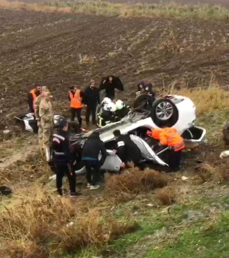 Kayganlaşan yolda şarampole yuvarlandı