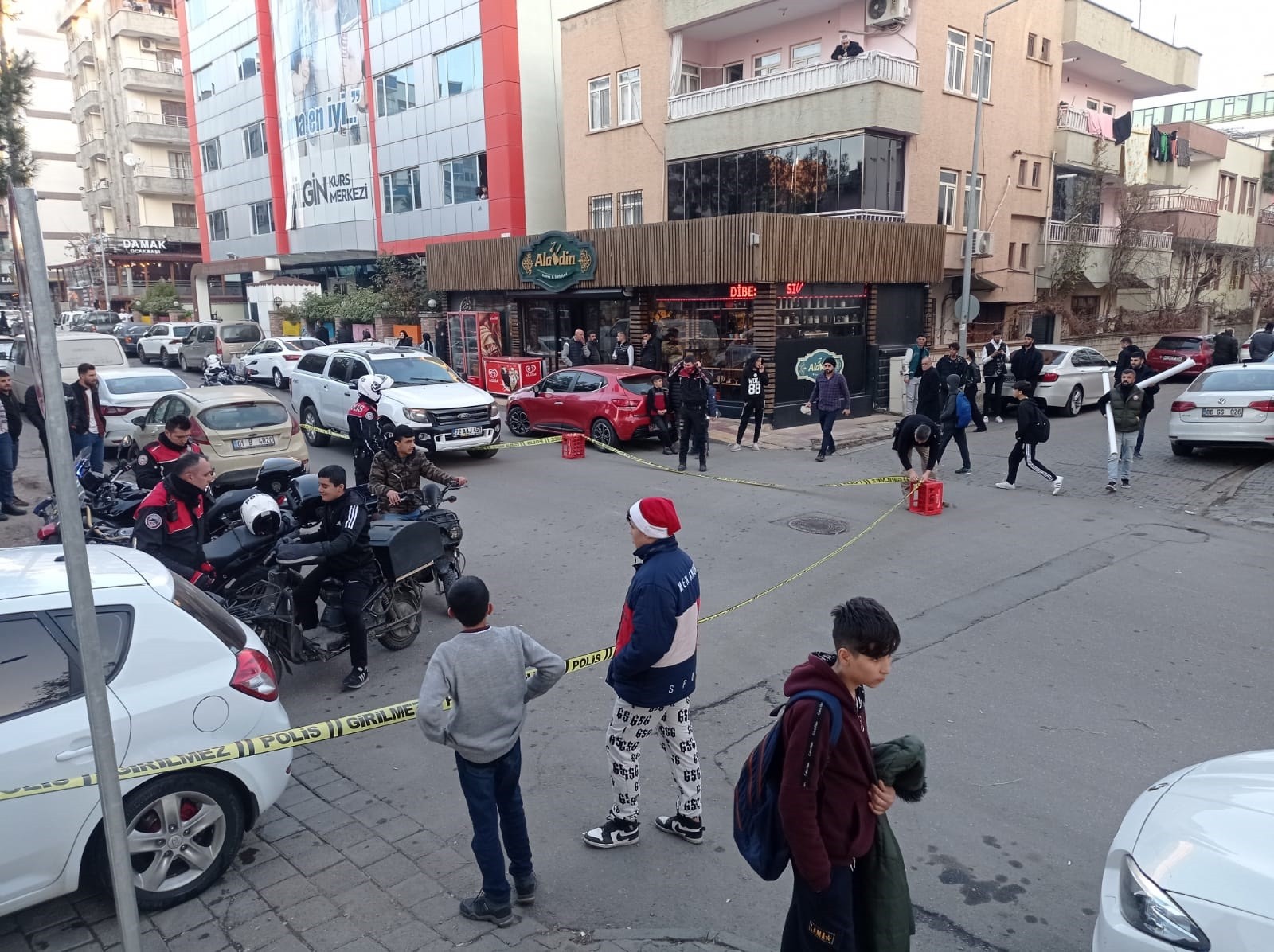 Kalabalığa rağmen rastgele ateş açtı