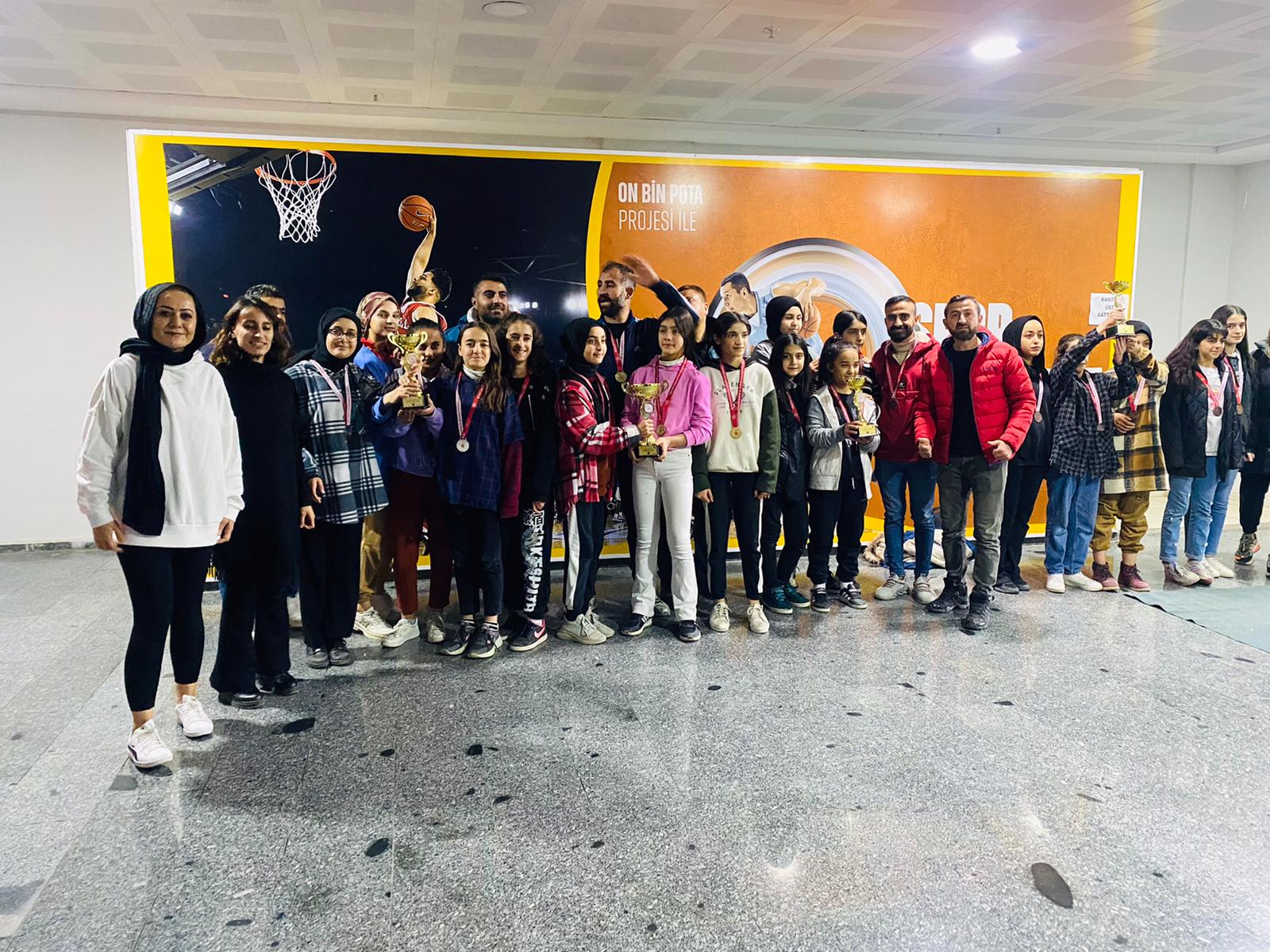 Bocce’de 16 Mayıs kupayı kaldırdı