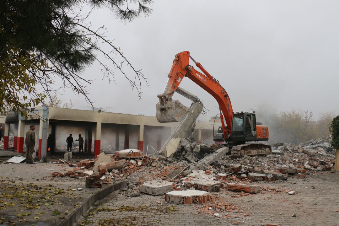 Eski sakatatçılar çarşısı yıkıldı