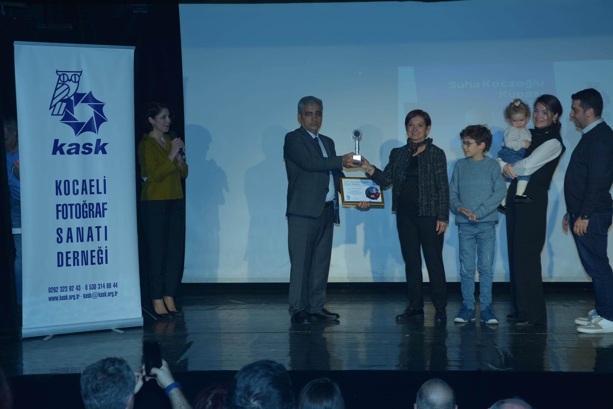 Fotoğraf sanatçısı Kartal, bu kez kupa kazandı