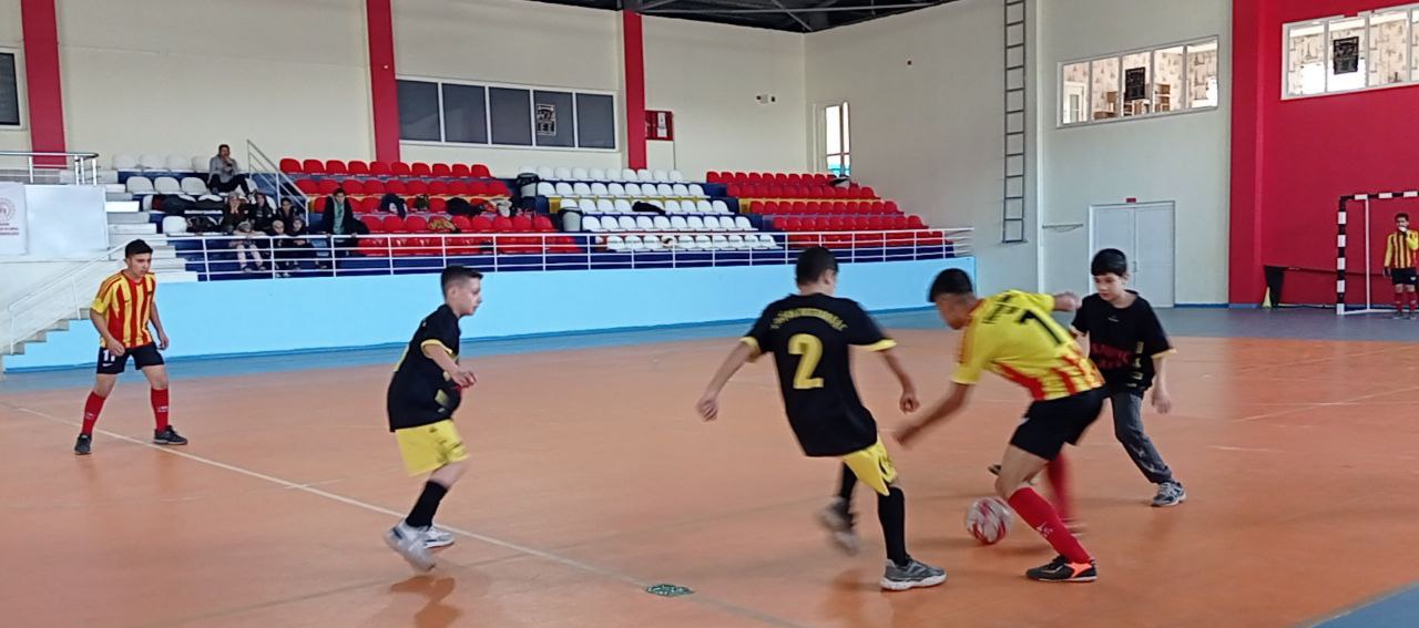 Futsal turnuvası başladı