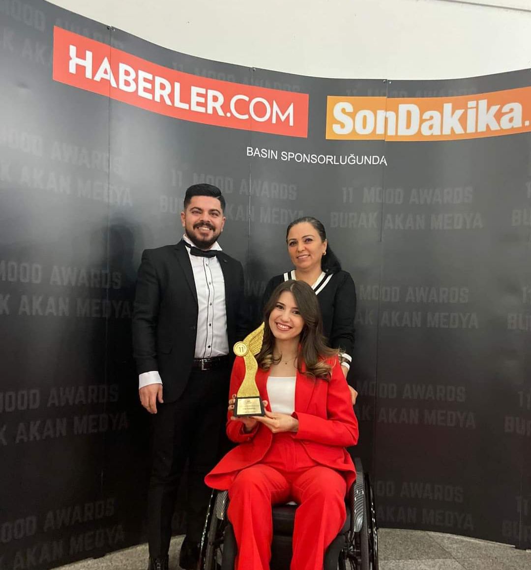 Gazeteci Karataş ödülünü aldı