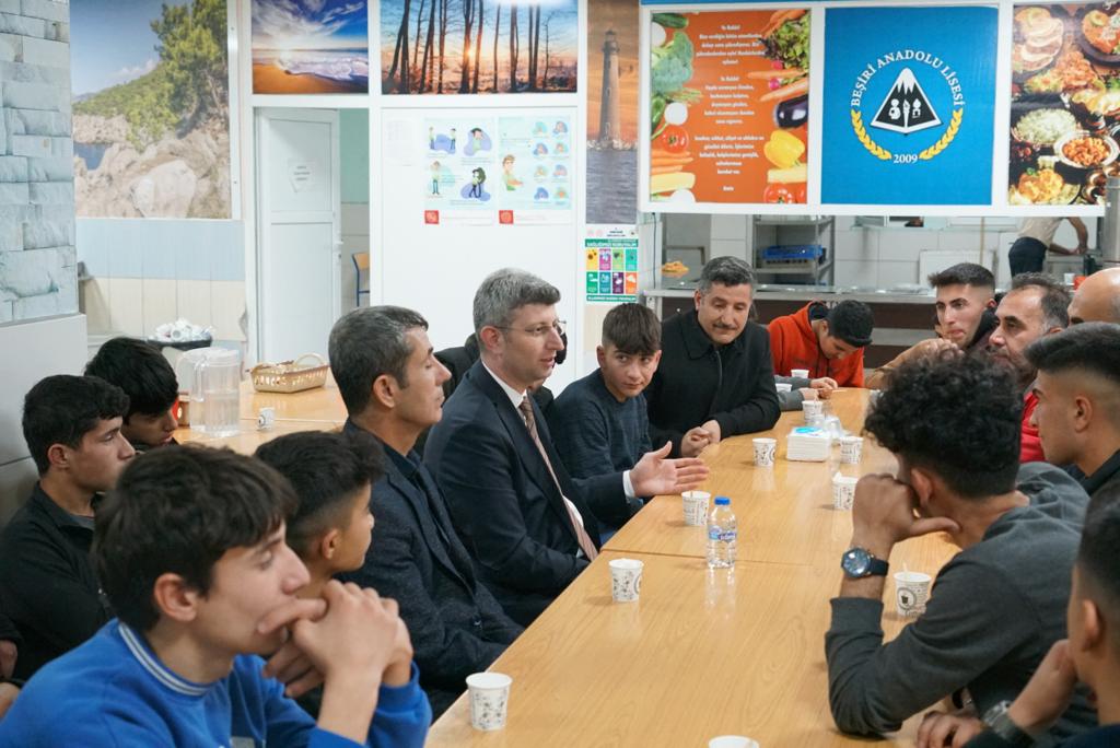Kaymakam Şener, öğrencilerle yemekte buluştu