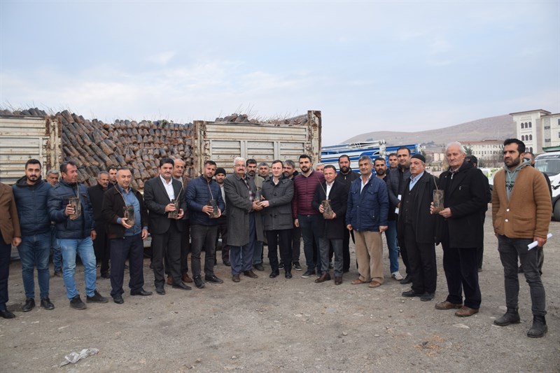 Kozluk’ta 35 bin fıstık fidanı dağıtıldı