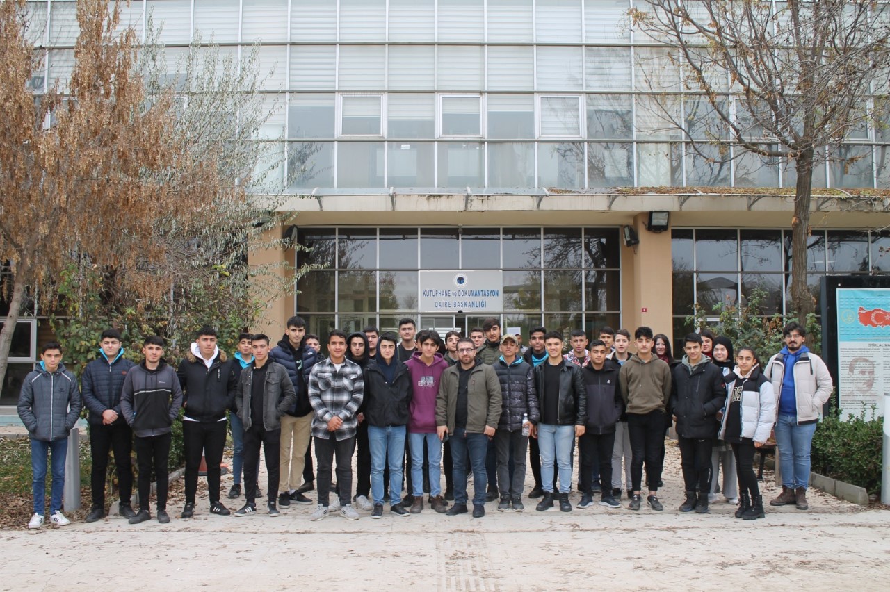 Lise öğrencileri, üniversiteyi ziyaret ettiler