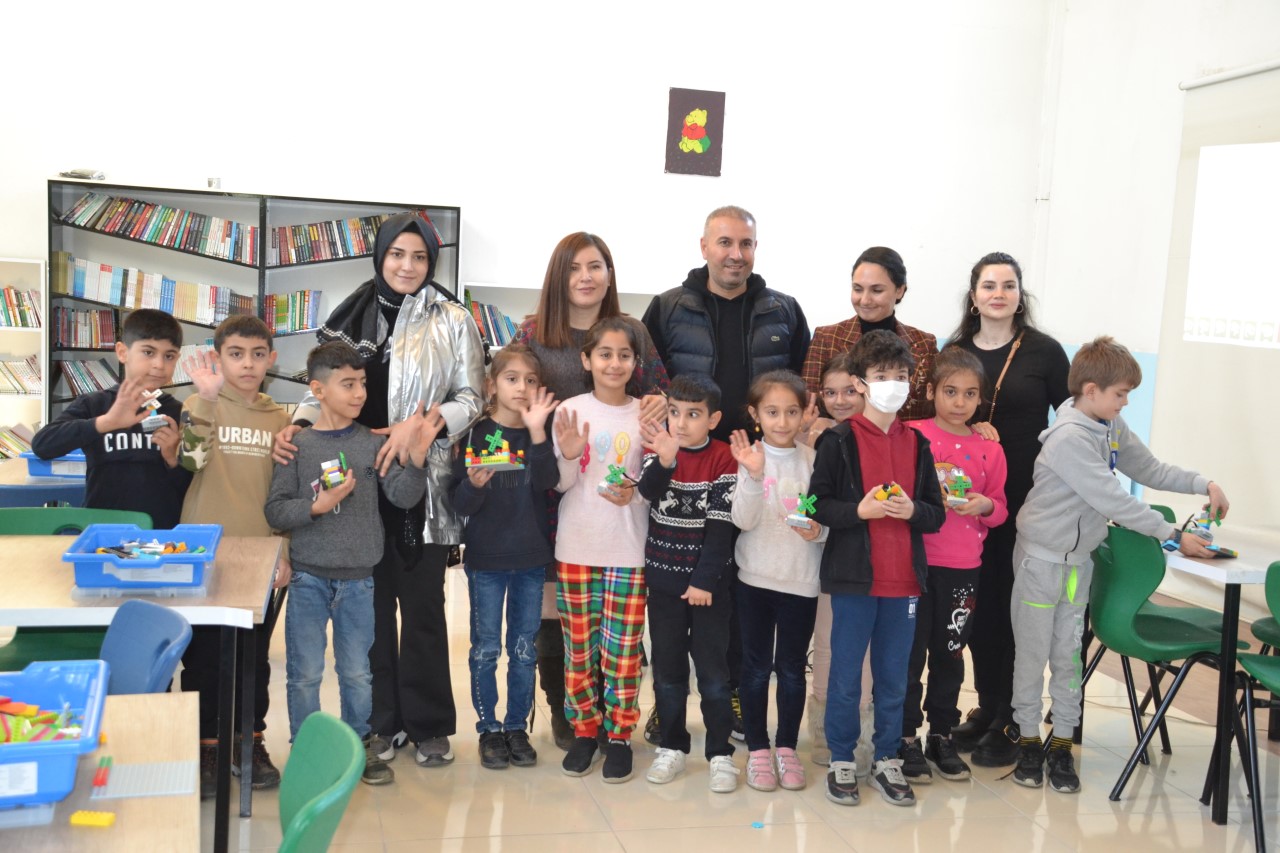 Minik öğrencilerin robotik kodlama heyecanı