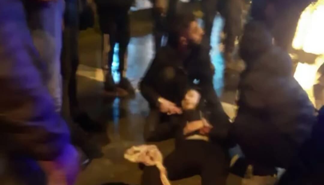 Otomobil yayaya çarptı