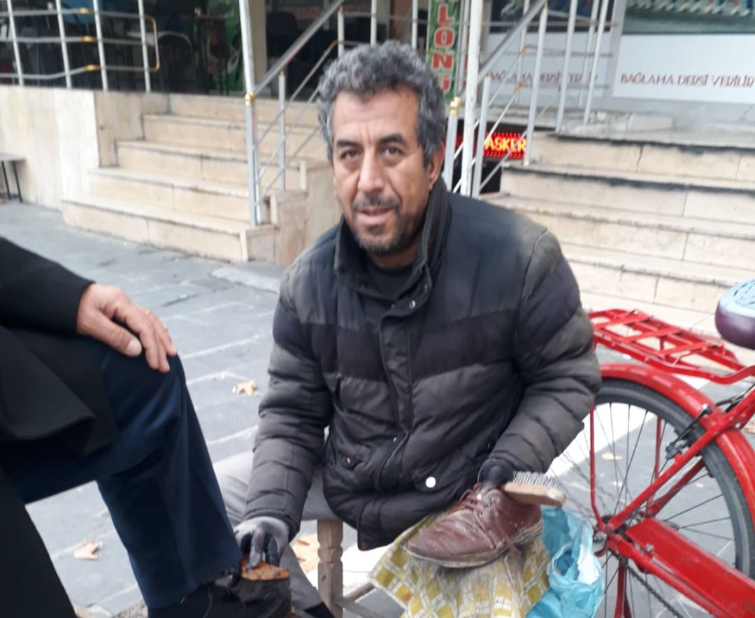 Sanat sokağının Afgan boyacısı