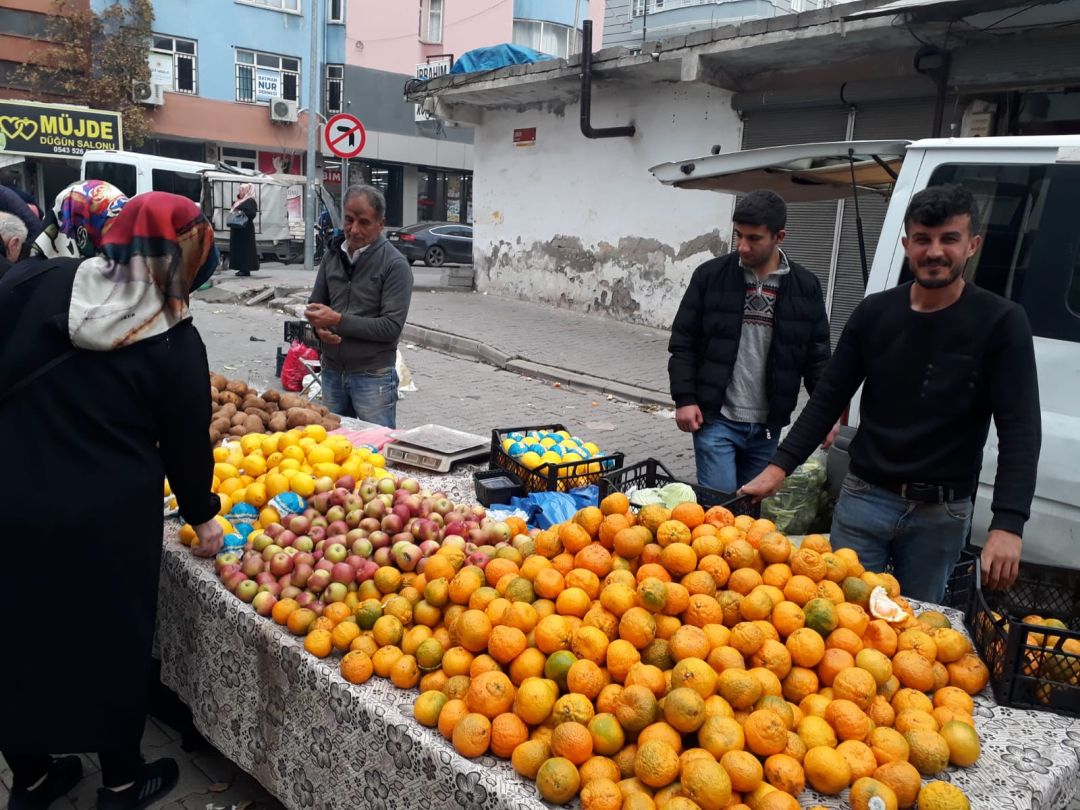 Siyasi parti yöneticisiydi, şimdi pazarcı!
