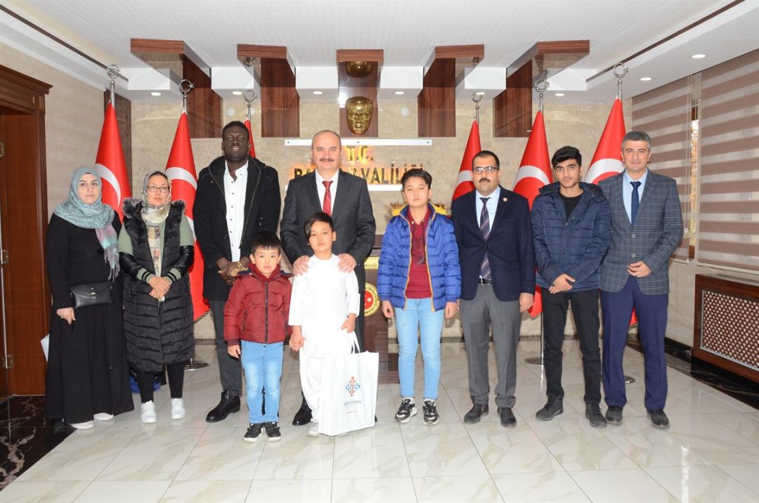 Vali Canalp, göçmenler gününü kutladı