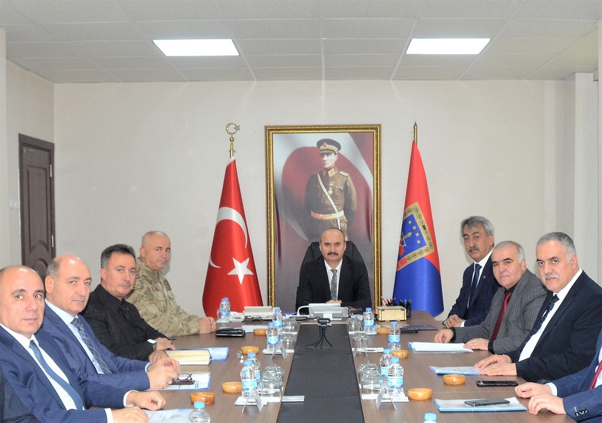 Vali Canalp, sempozyuma katıldı