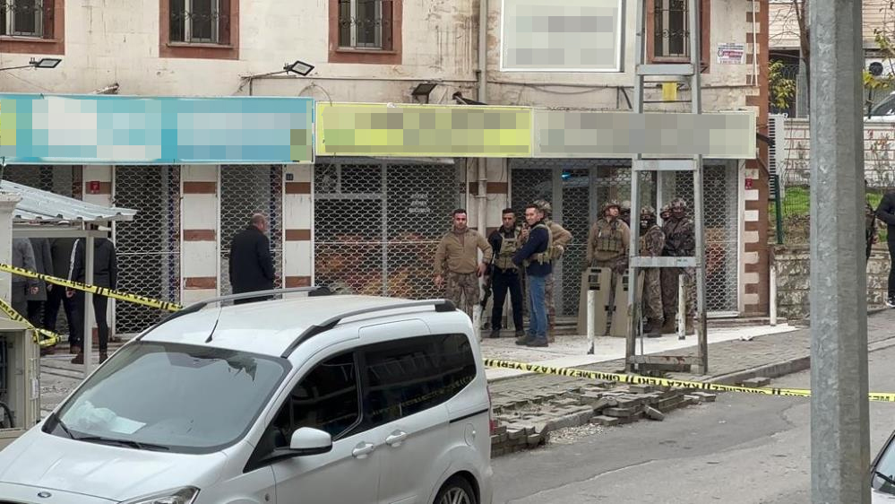 KAÇAK ELEKTRİK EKİBİNİ REHİN ALDI