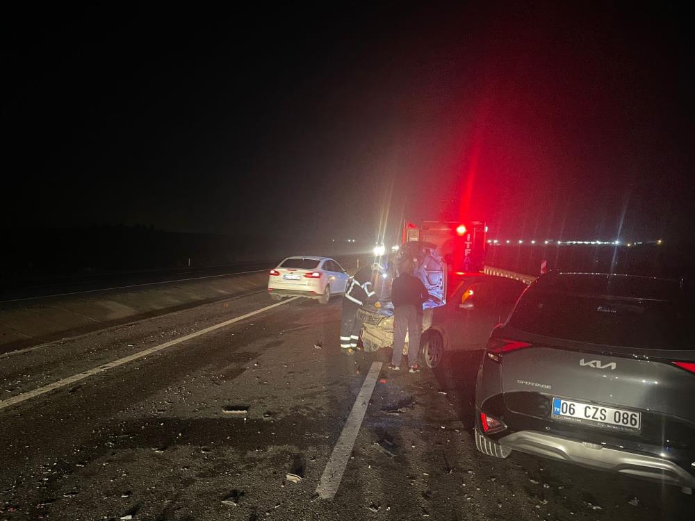 Otomobiller çarpıştı: 4 yaralı