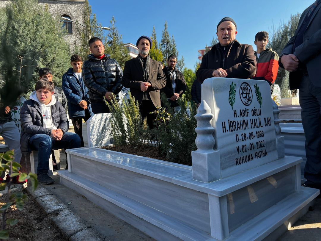 Merhum Kay, mezarı başında anıldı