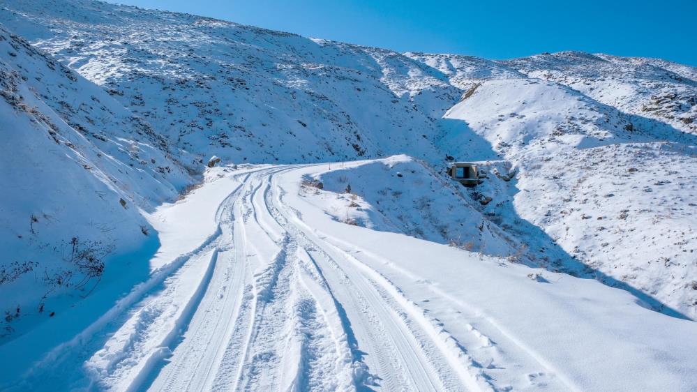 80 Köy yolu ulaşıma kapandı