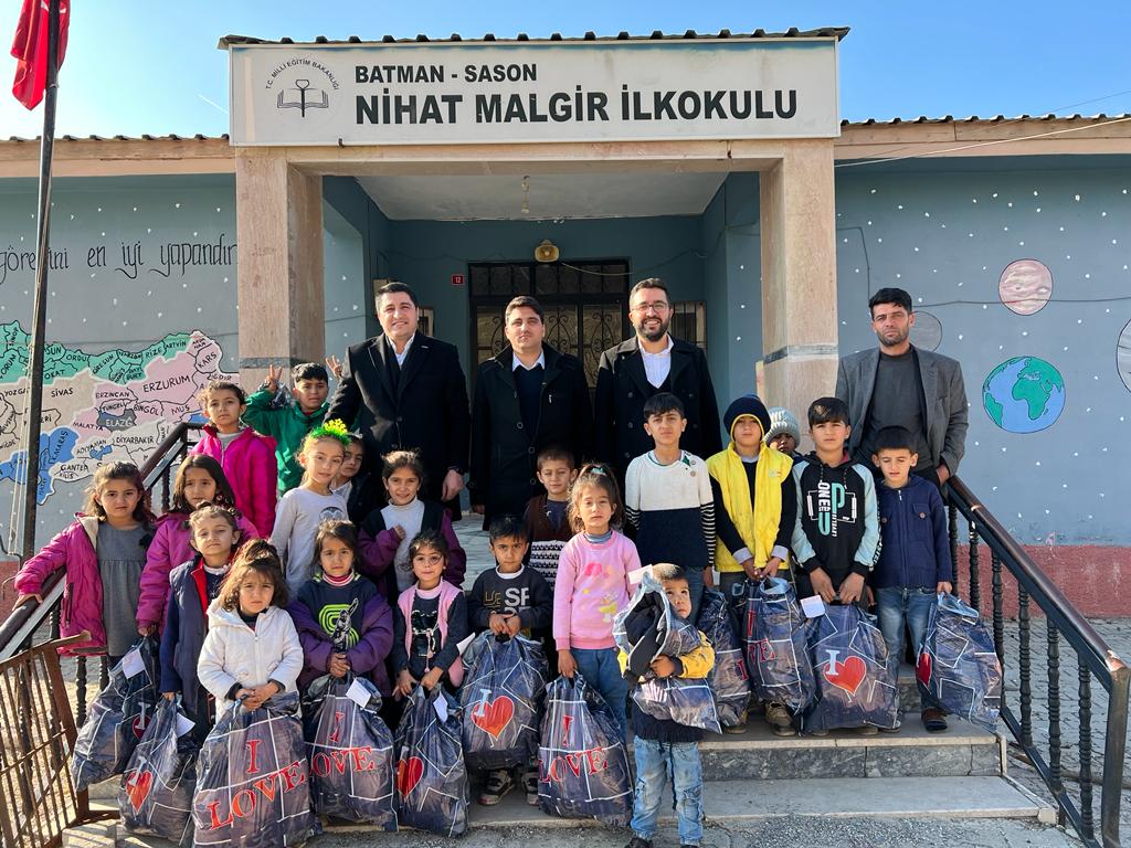 900 Öğrenciye mont ve ayakkabı desteği