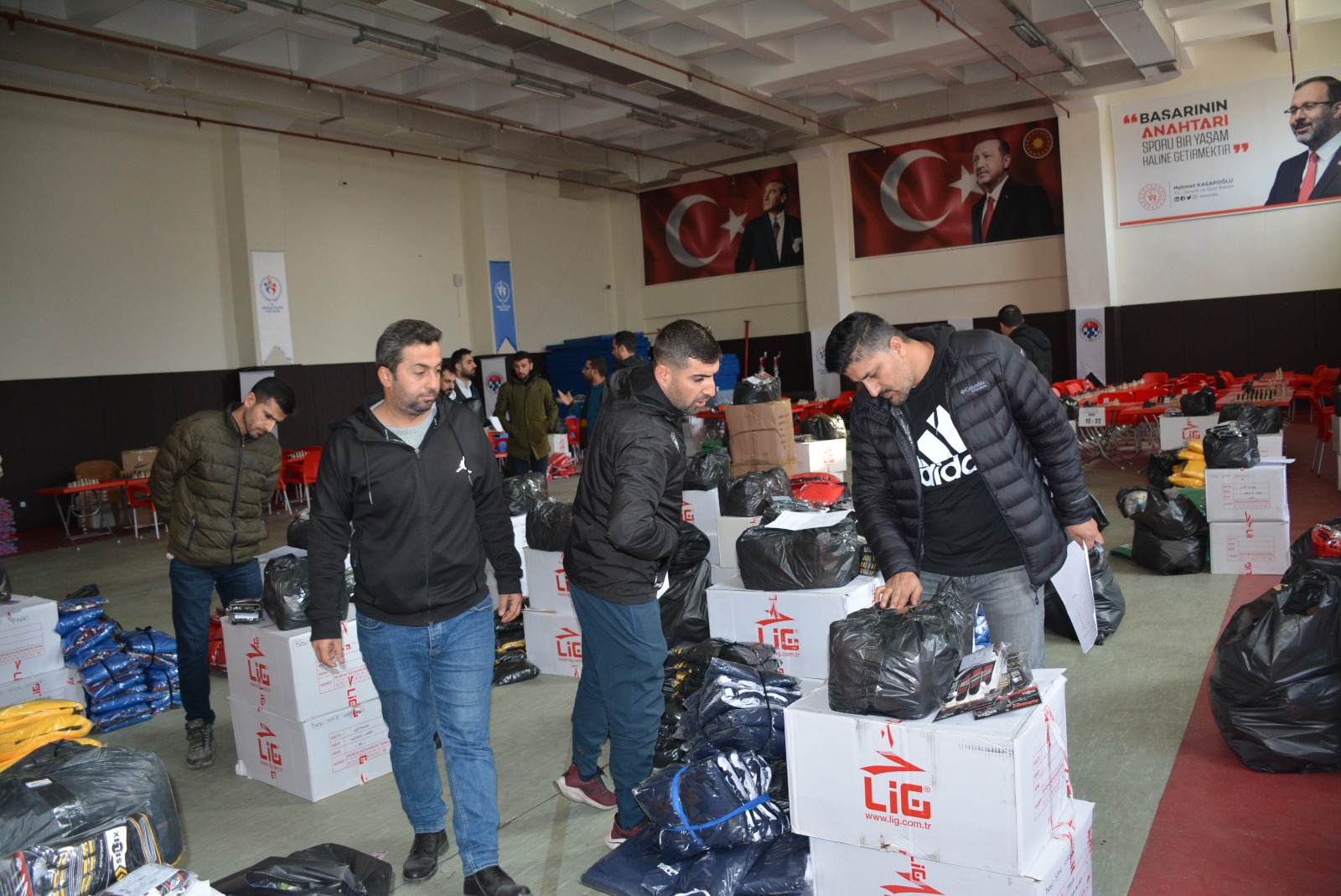 Amatör takımlara malzeme yardımı