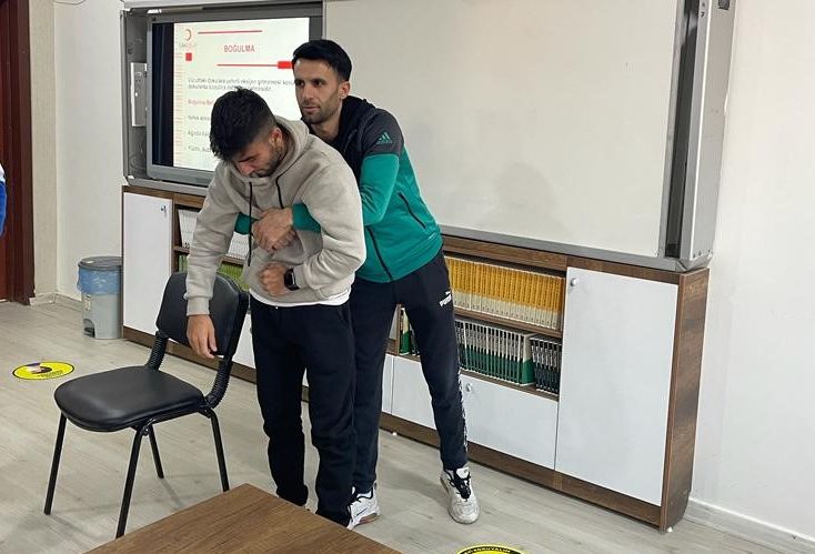 Antrenörler ilk yardım eğitimi aldı