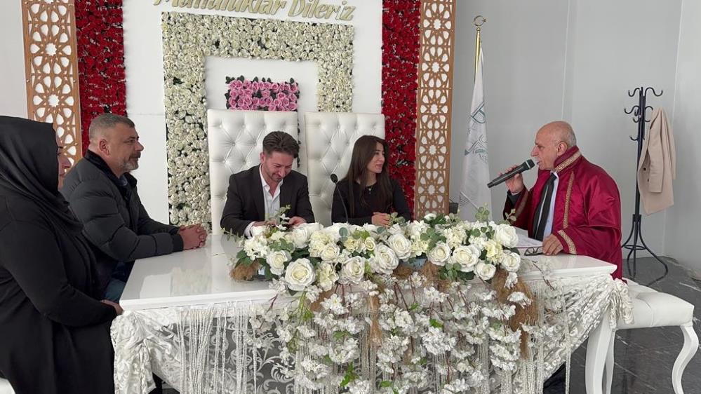 Bir yılda 3 bin 500 çift evlendi
