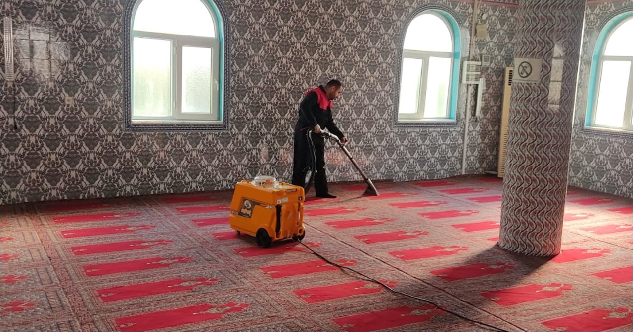 Camilerde detaylı temizlik