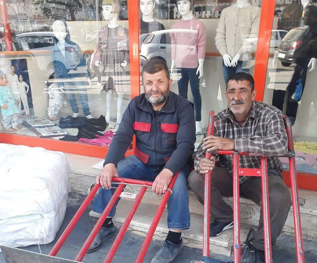 Çekme arabalarıyla ekmek mücadele veriyorlar