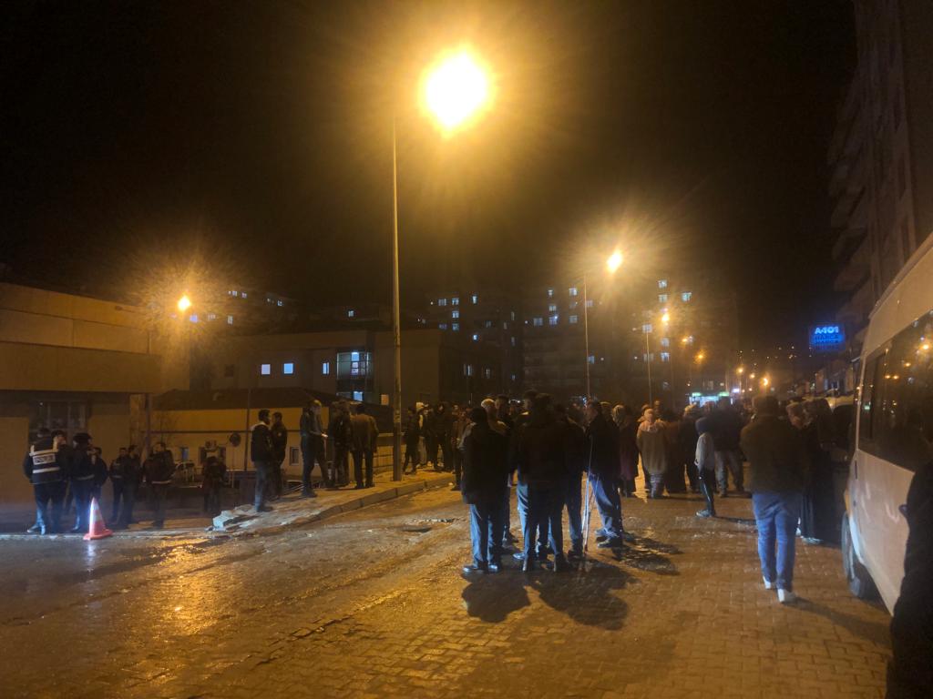 Araca çapraz ateş açıldı: 2 ölü, 5 yaralı