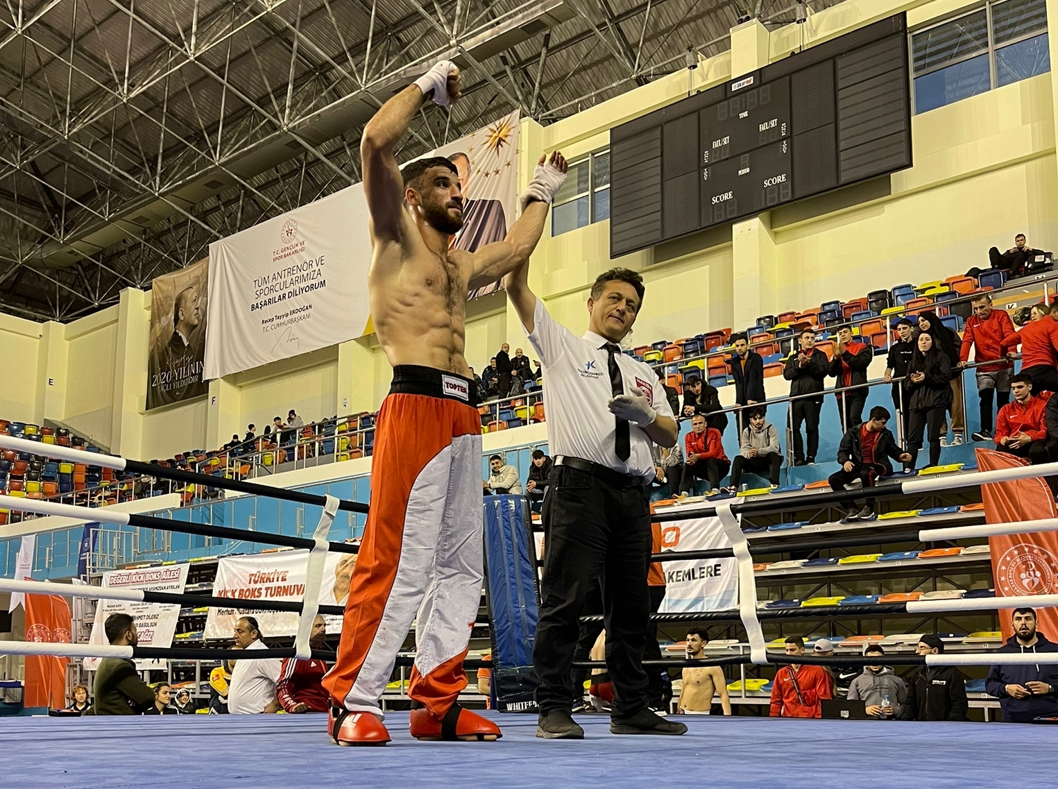 Kick boksta Türkiye şampiyonu oldu