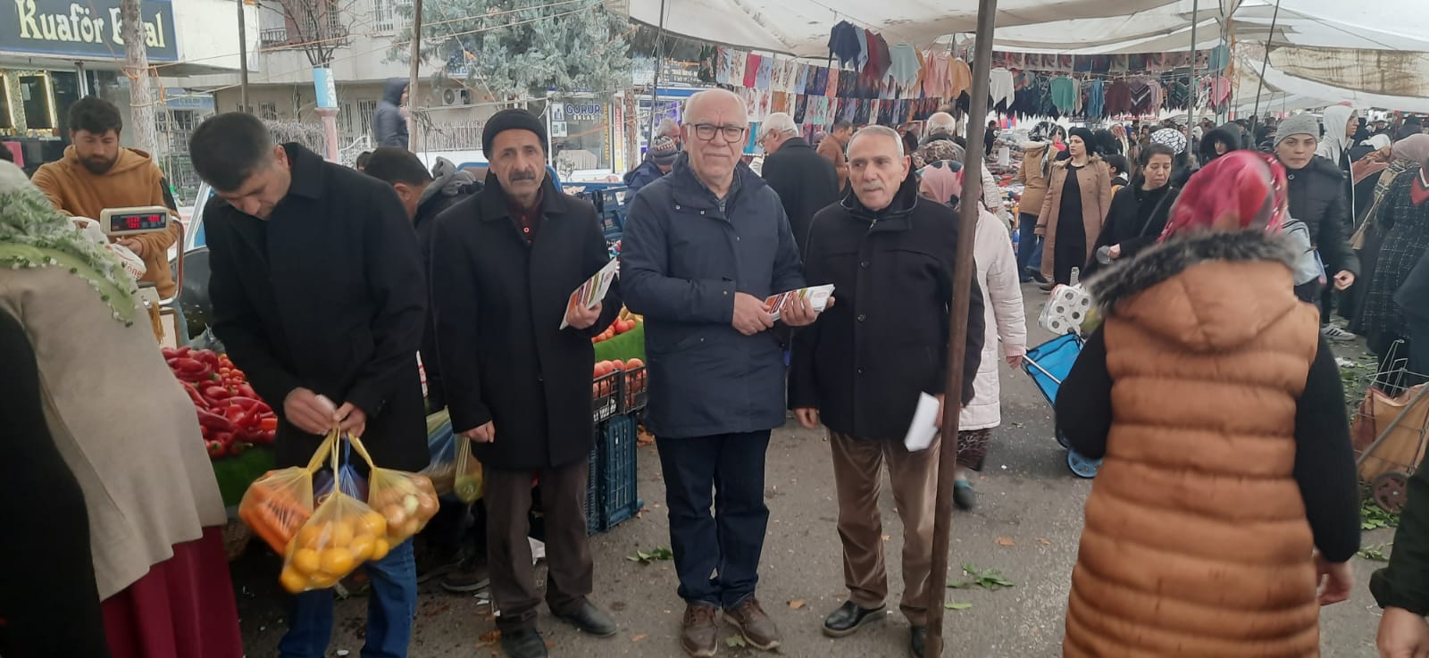 Kürtçe seçmeli ders için broşür dağıttılar