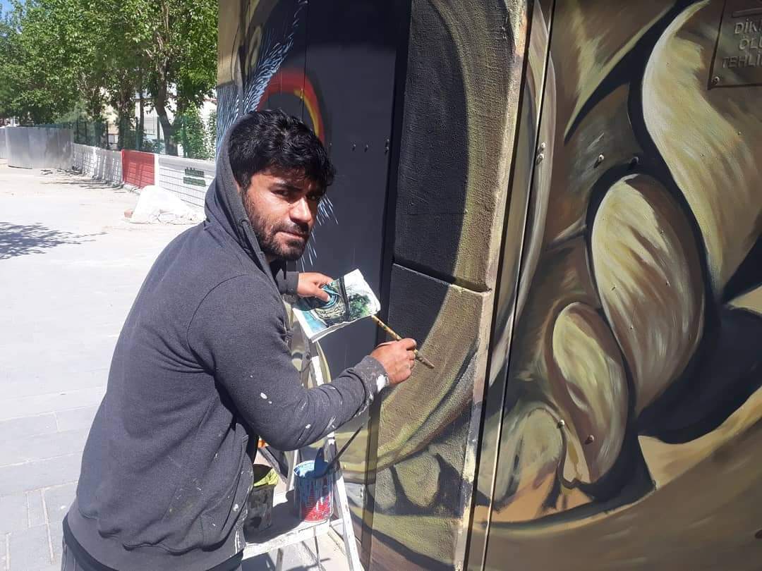 MEKANLARA SANATINI KATIYOR