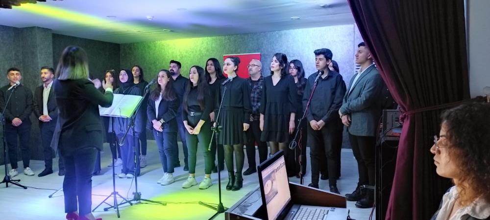 Mereto’nun eteklerinde halk konseri