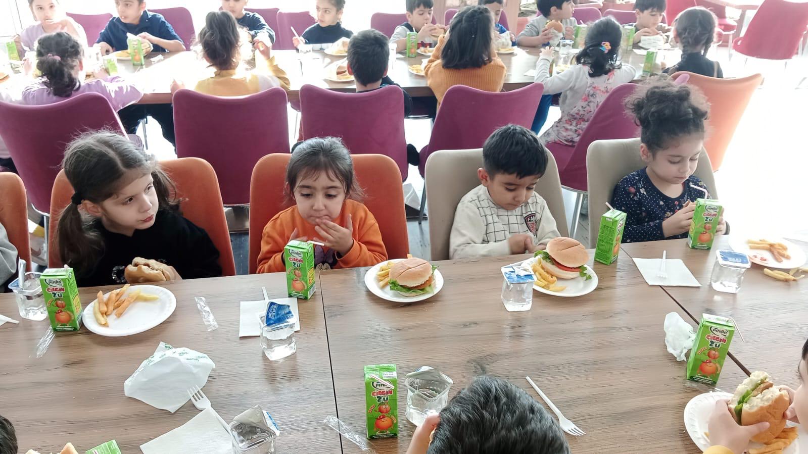 Minik öğrenciler gönüllerince eğlendi