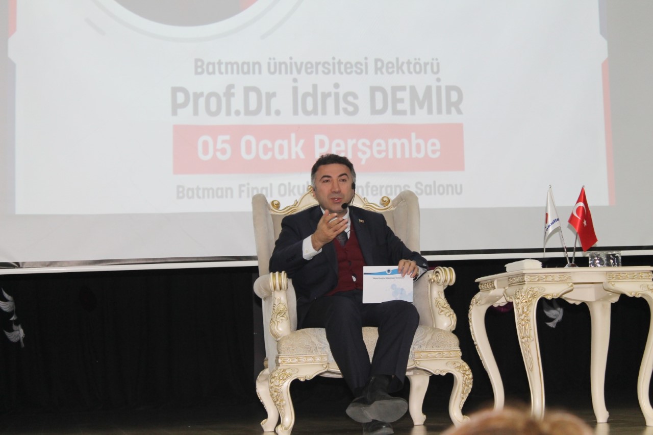 Öğrencilere tecrübelerini anlattı