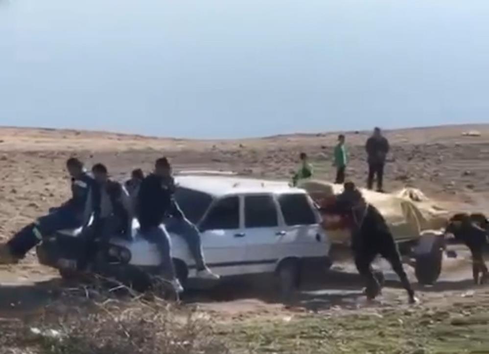 Otomobili ilginç yöntemle çıkarttılar