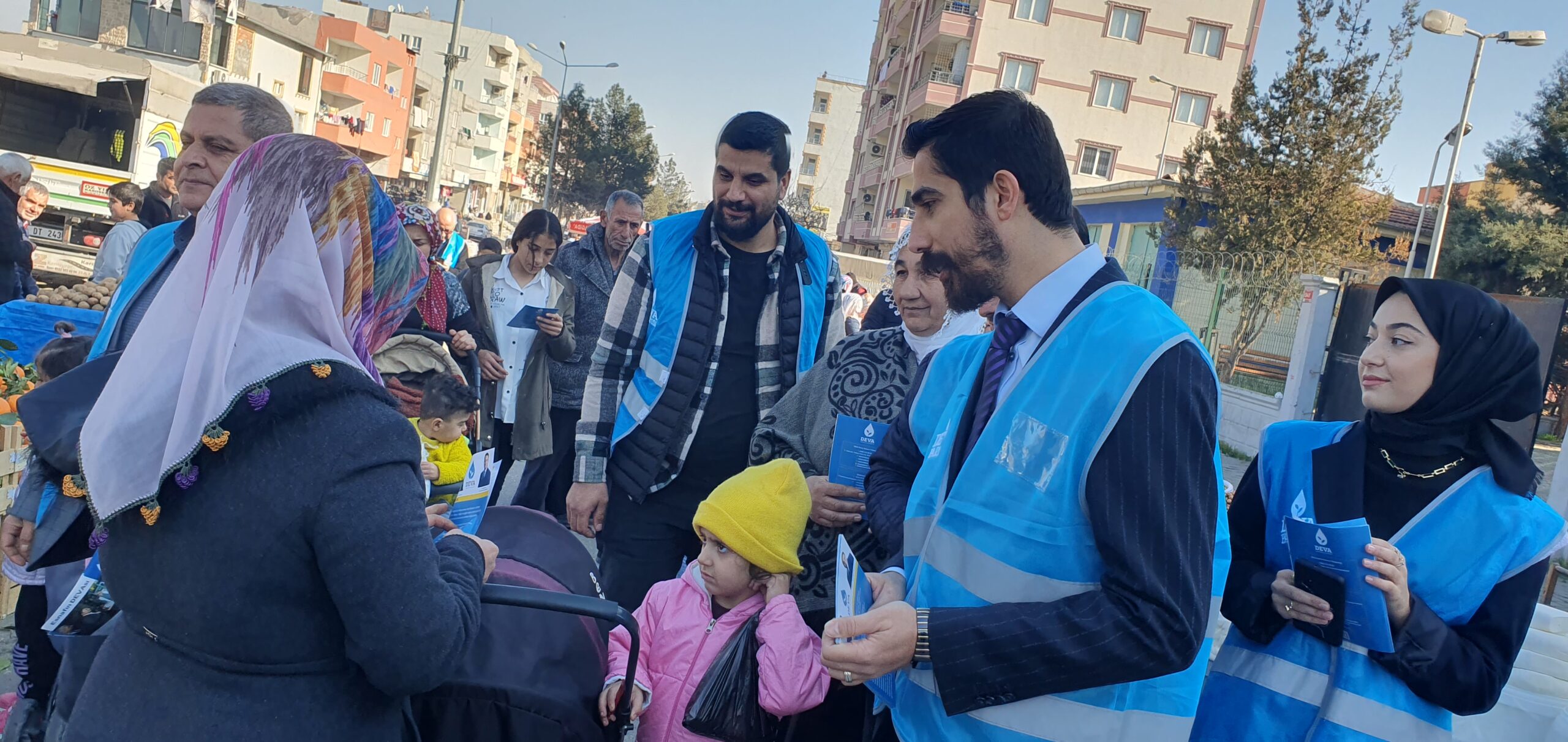 “Vatandaş hayatta kalmak için çabalıyor”